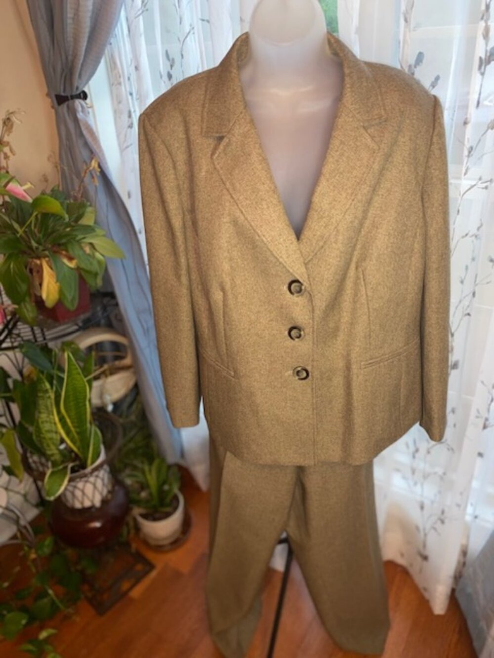Le Suit Women's Plus Size 20W 2-Piece Pantsuit, Textured Khaki/Tan